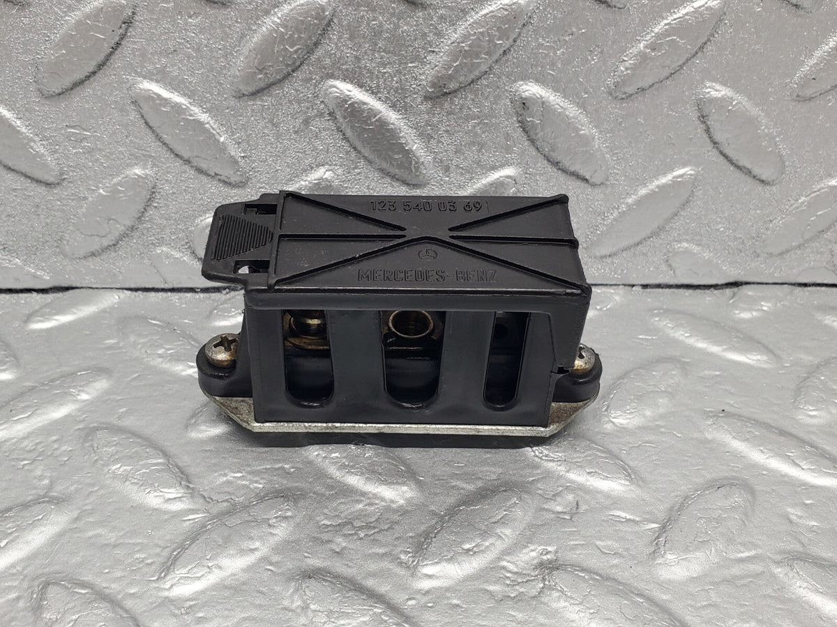 49036 Mercedes-Benz A124 320E Cabriolet Cable Wire Connector A1235400369