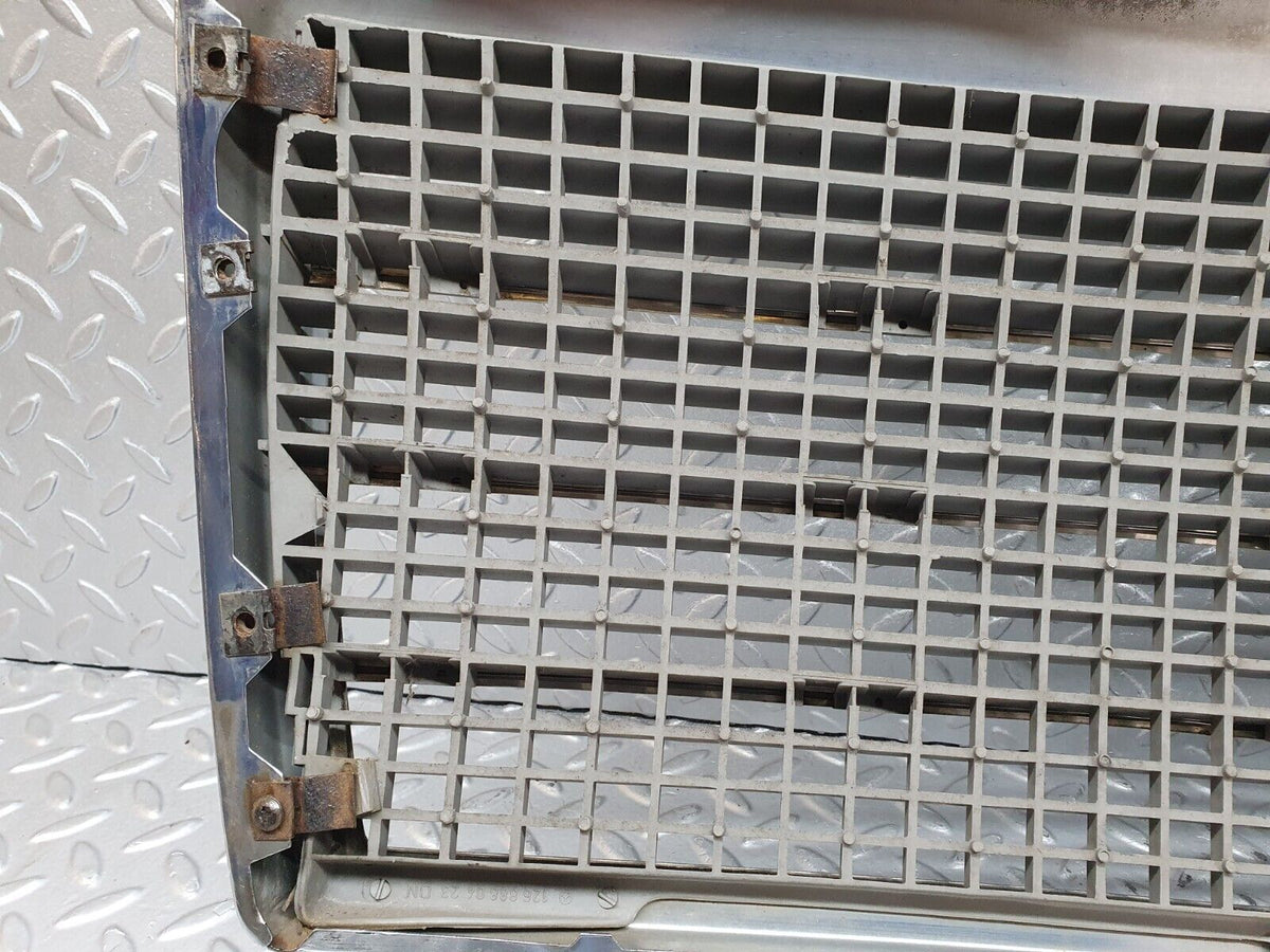 41221 Mercedes-Benz W126 300SE Bonnet Grill Chrome A1268880423