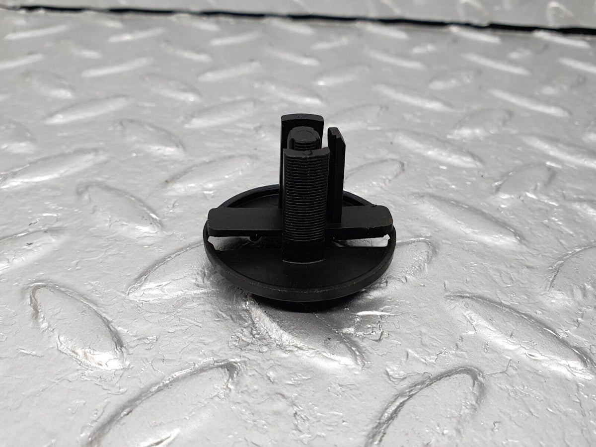 41689 Mercedes-Benz W124 200E Radiator Fan Shroud Holder