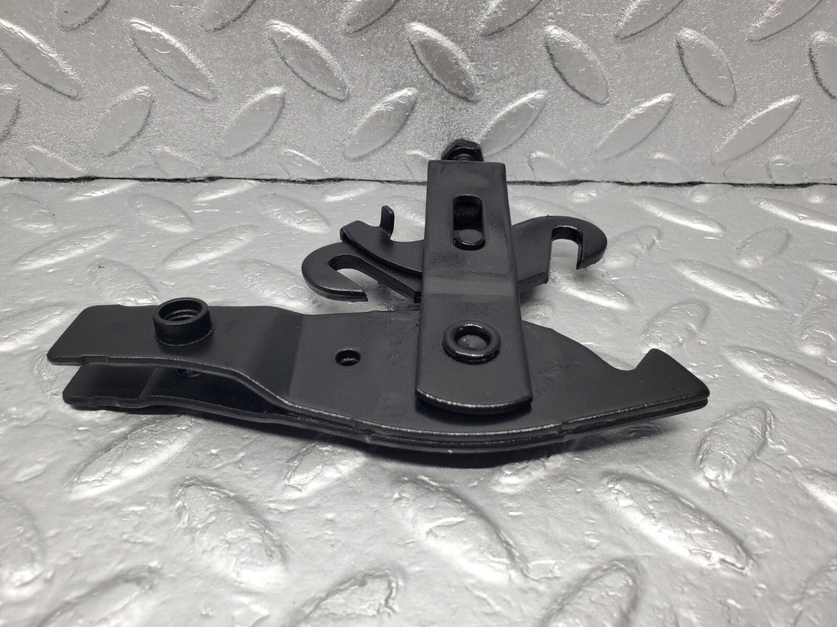 48999 Mercedes-Benz A124 320E Cabriolet Handbrake Adjusting Handbrake Regulator