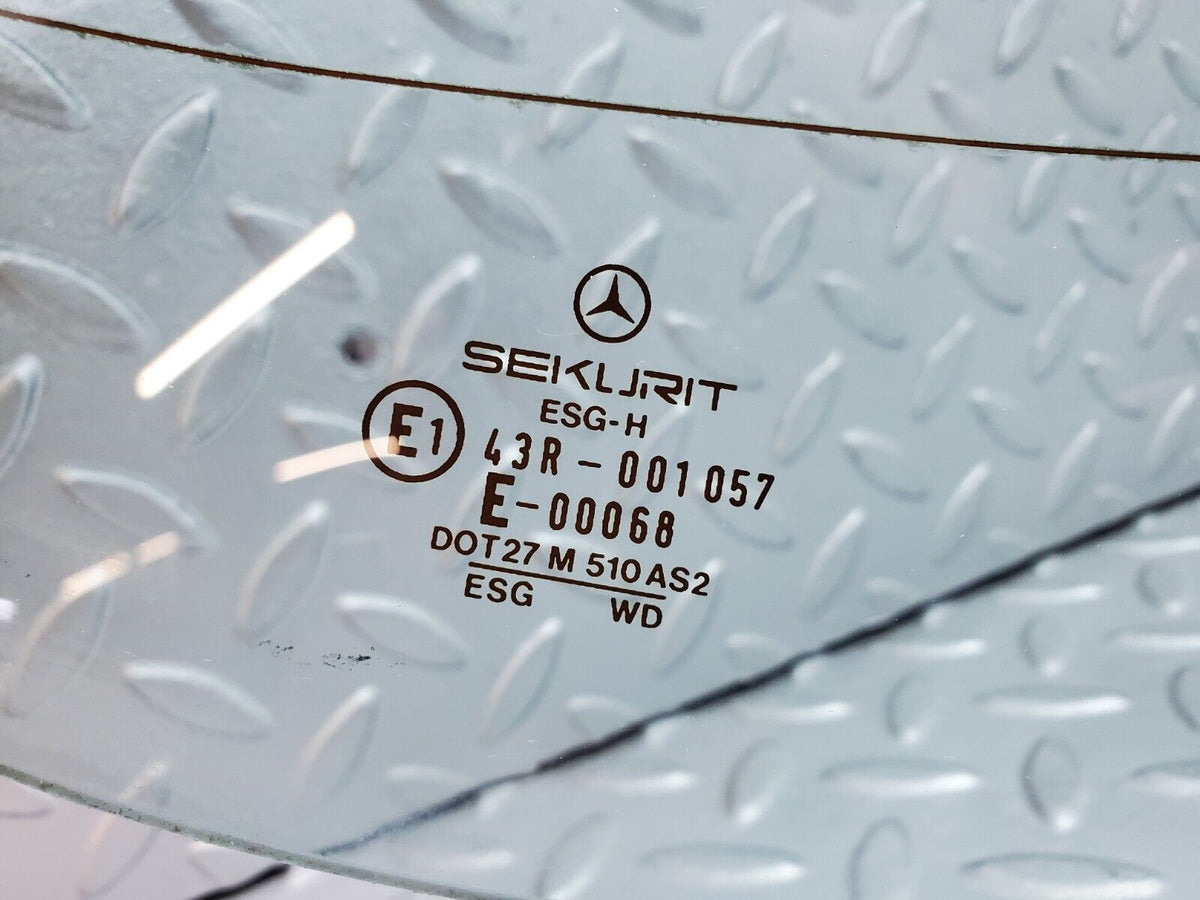 44368 Mercedes-Benz W123 280E Rear Heated Windscreen Glass