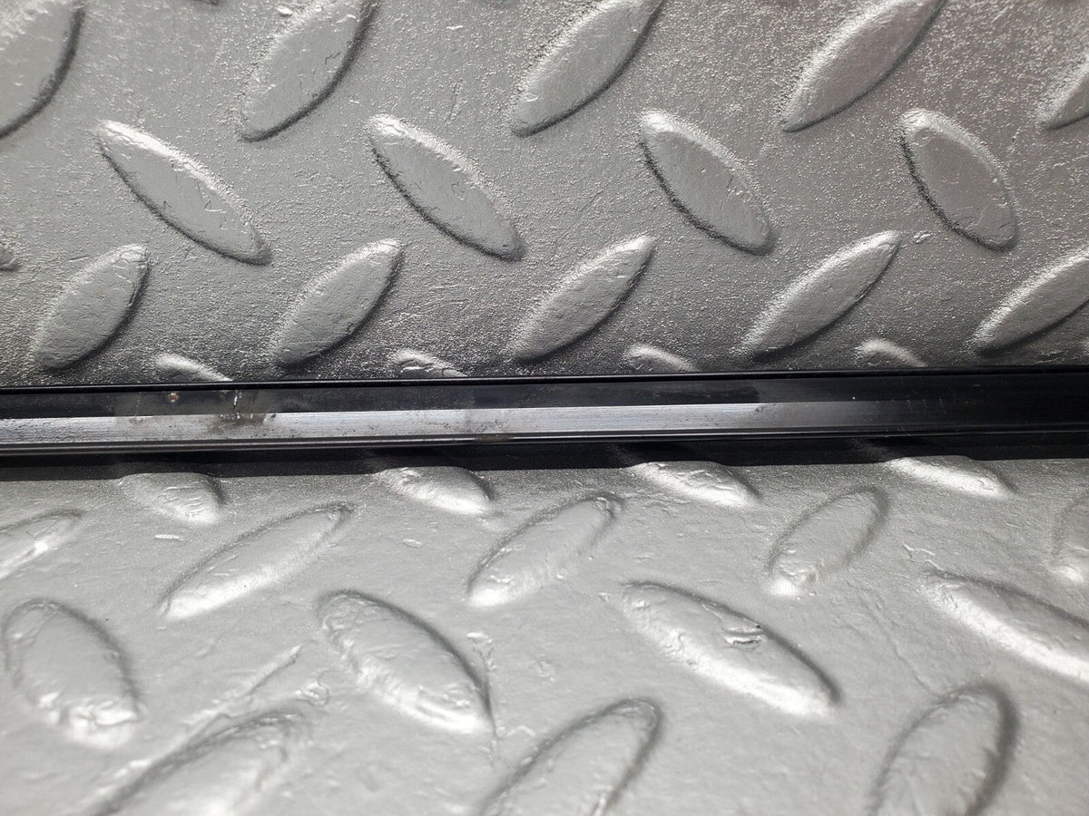 49064 Mercedes-Benz A124 320E Cabriolet Right Door Window Moulding Trim