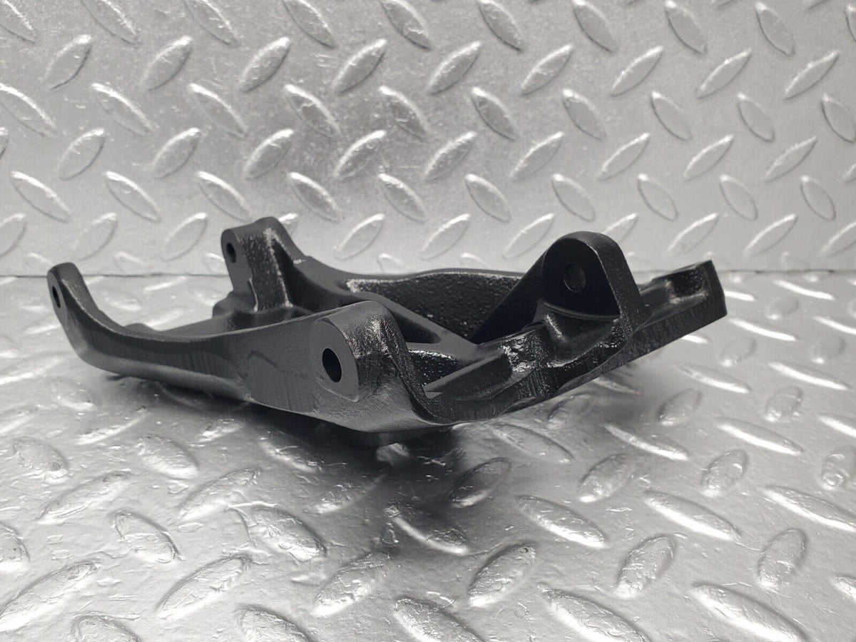 46637 Mercedes-Benz C123 280CE Coupe Alternator Generator Bracket A1101550735