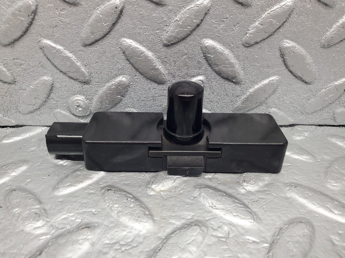 49566 Mercedes-Benz W220 Outside Air Temperature Sensor A2208300272
