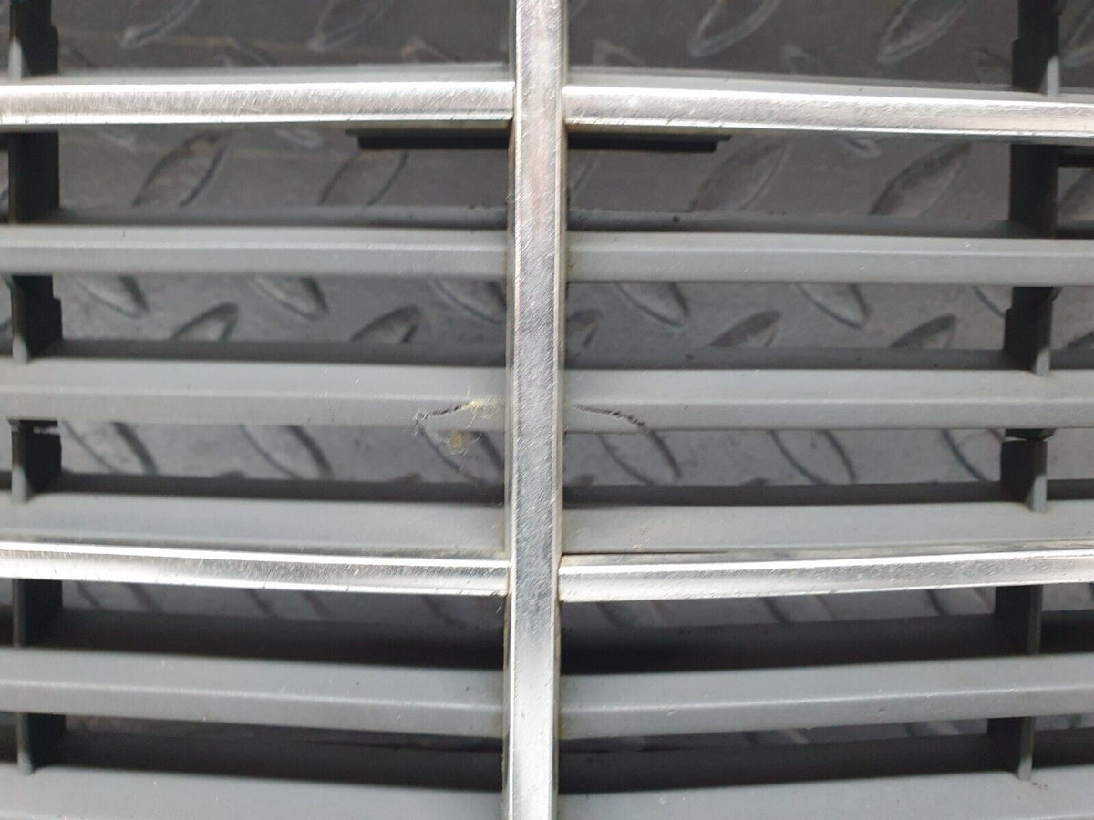 41801 Mercedes-Benz W202 C200 Bonnet Grill Chrome A2028880323