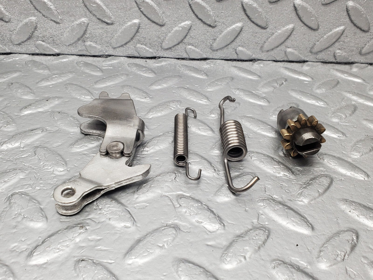 50937 Mercedes-Benz W108 280SE 3.5 Handbrake Shoe Accessory Set