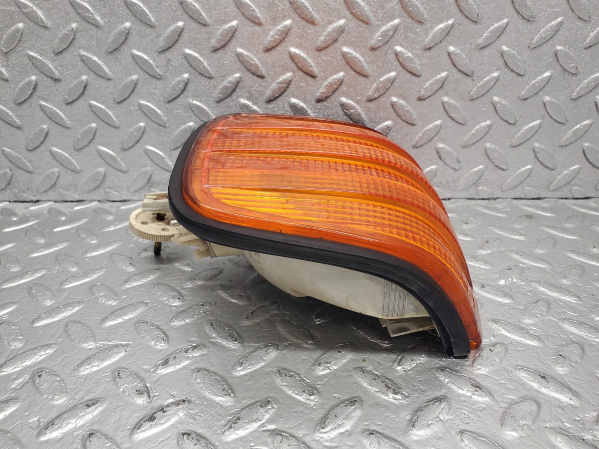 51232 Mercedes-Benz W126 Indicator Light Front Left Bosch 1305233061