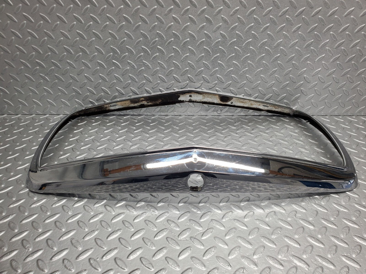 48694 Mercedes-Benz W123 Bonnet Grill Frame Chrome