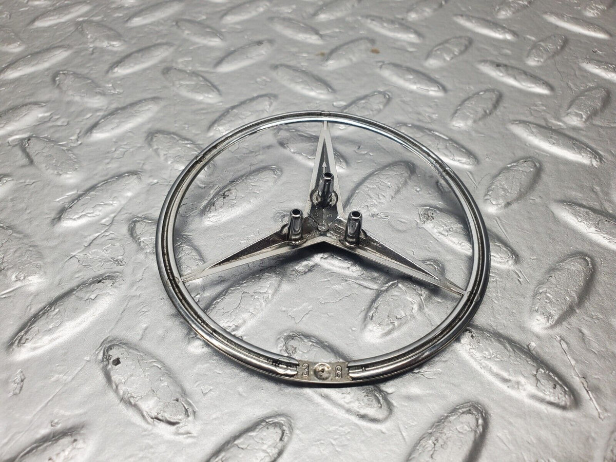 47209 Mercedes-Benz R129 320SL Coupe Trunk Lid Badge Emblem