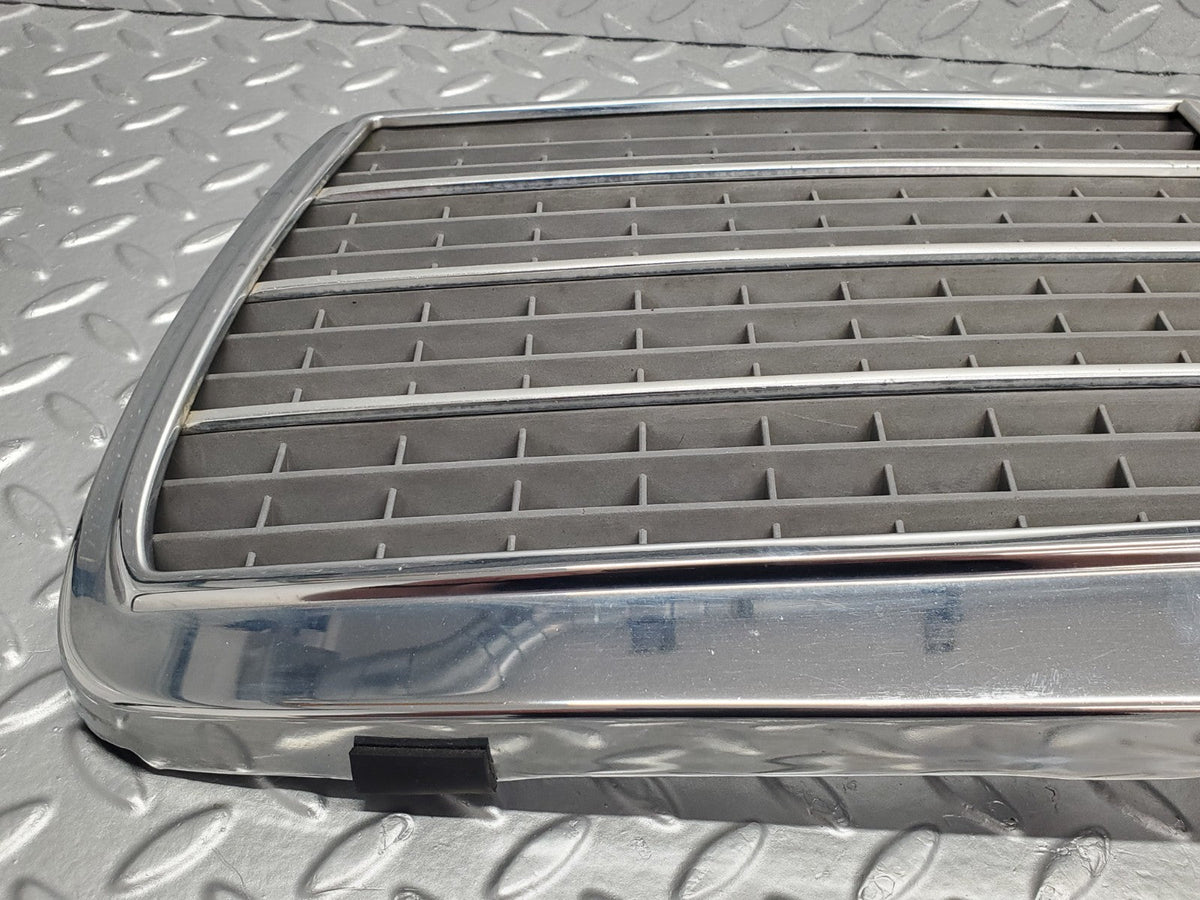 49310 Mercedes-Benz A124 320E Cabriolet Bonnet Grill Chrome A1248880323