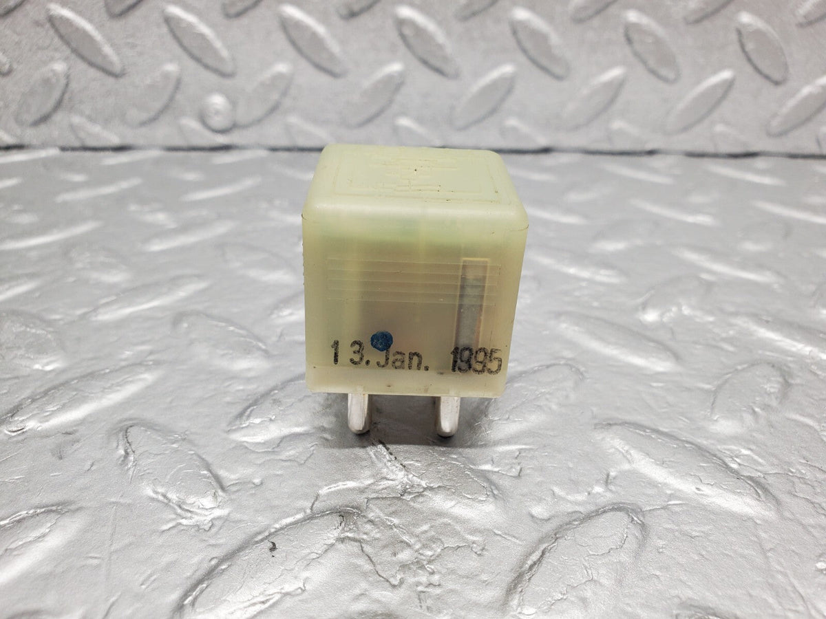 49011 Mercedes-Benz A124 320E Cabriolet Door Window Control Relay A0015427819