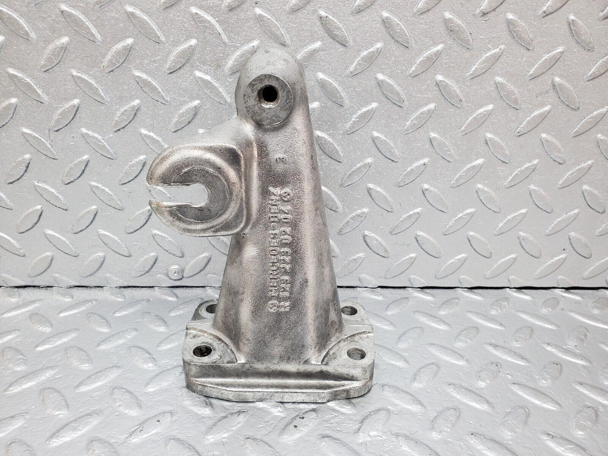 45429 Mercedes-Benz 280E M110.983 Engine Mount Bracket Left Side A1232230204