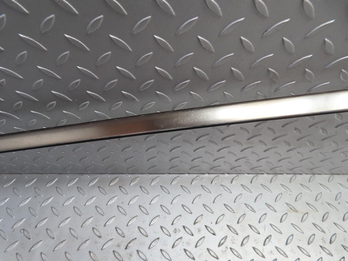 16508 Mercedes-Benz W124 260E Roof Chrome Right Side