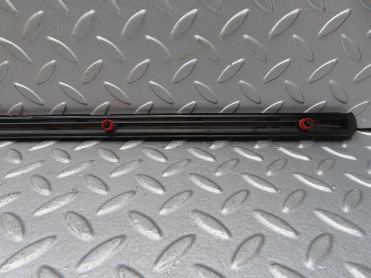 13443 Mercedes-Benz W123 200 Front Right Fender Wing Centre Moulding Trim