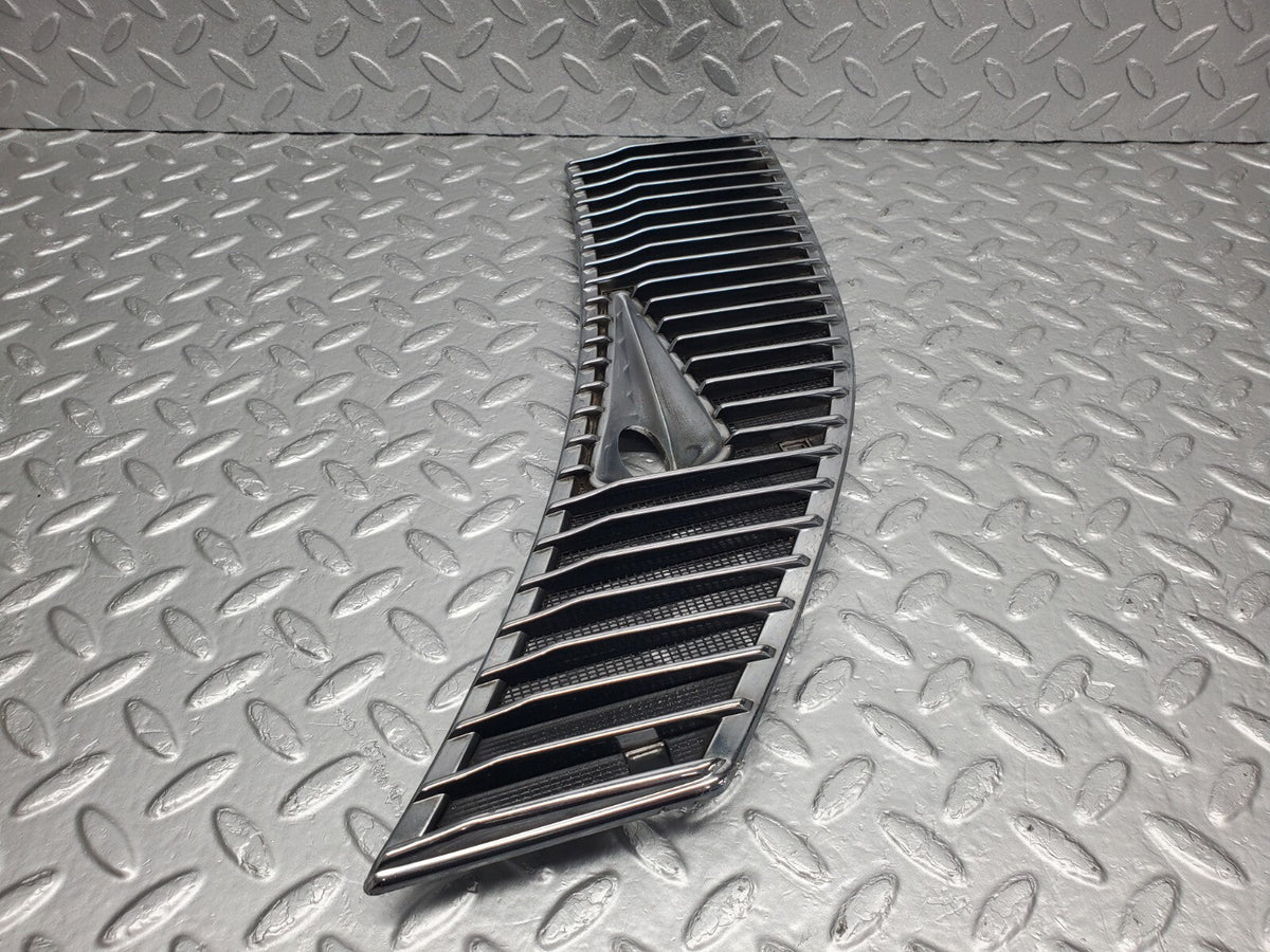 48707 Mercedes-Benz W123 Air Intake Grill Right Side