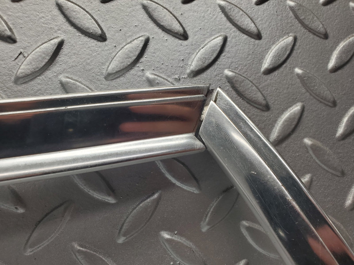 50171 Mercedes-Benz R107 SL Hardtop Windscreen Chrome Frame