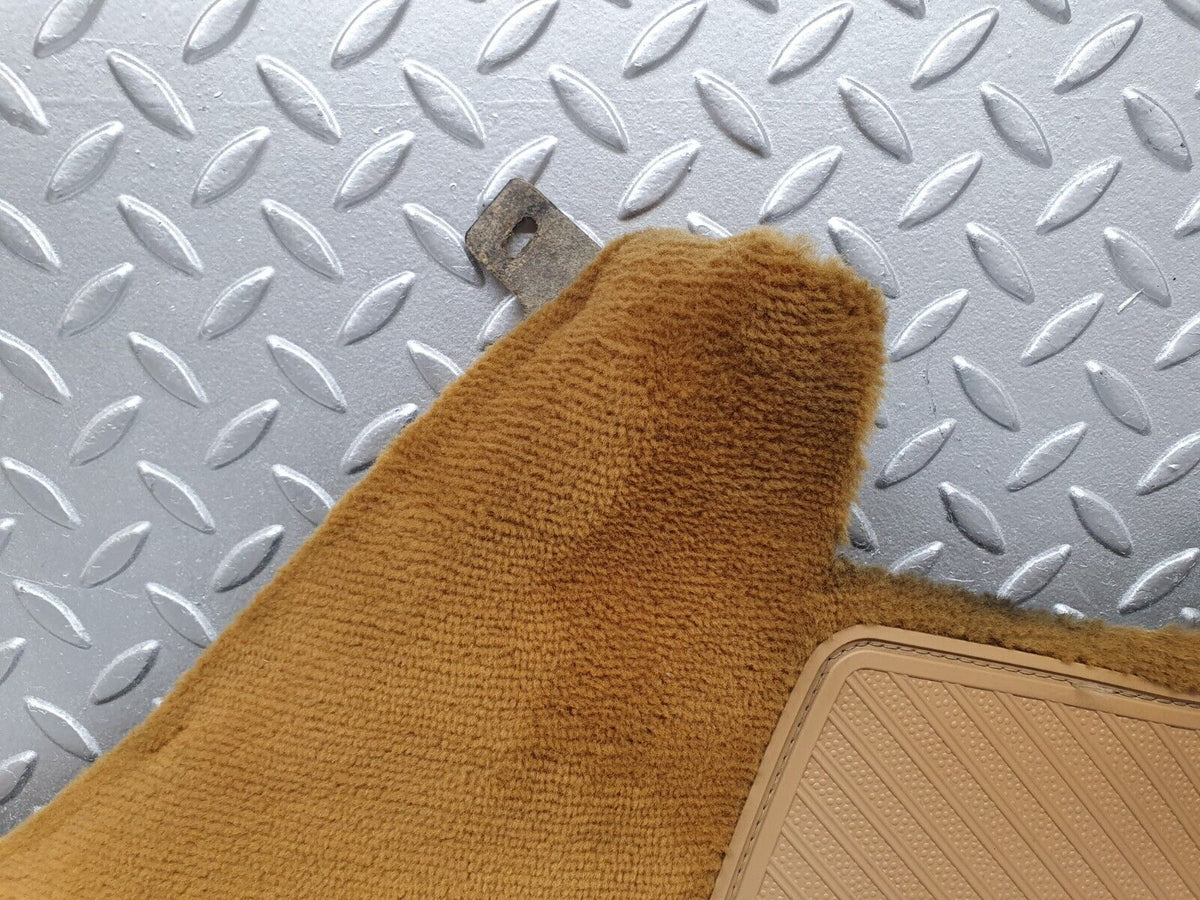 47356 Mercedes-Benz W124 200E Centre Console Carpet Right Side Beige