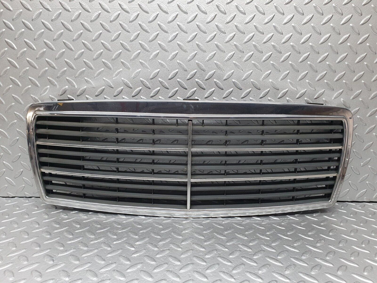 41801 Mercedes-Benz W202 C200 Bonnet Grill Chrome A2028880323