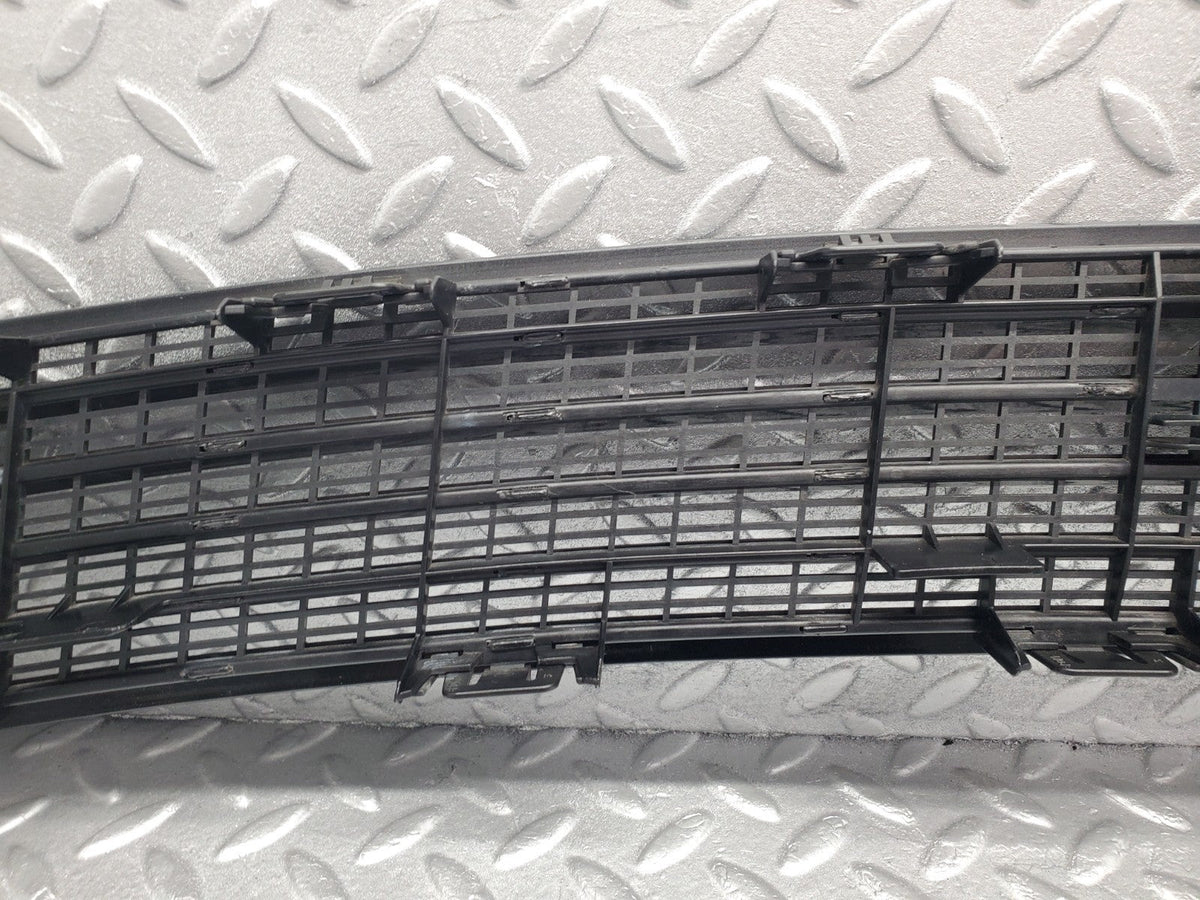 49559 Mercedes-Benz W220 Bonnet Upper Grill & Windscreen Washer Nozzle
