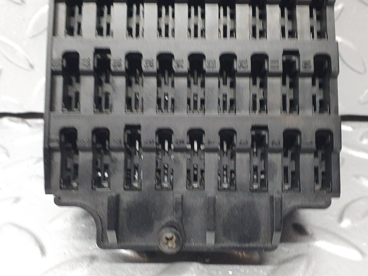 41816 Mercedes-Benz W202 C200 Fuse Box A2085450140