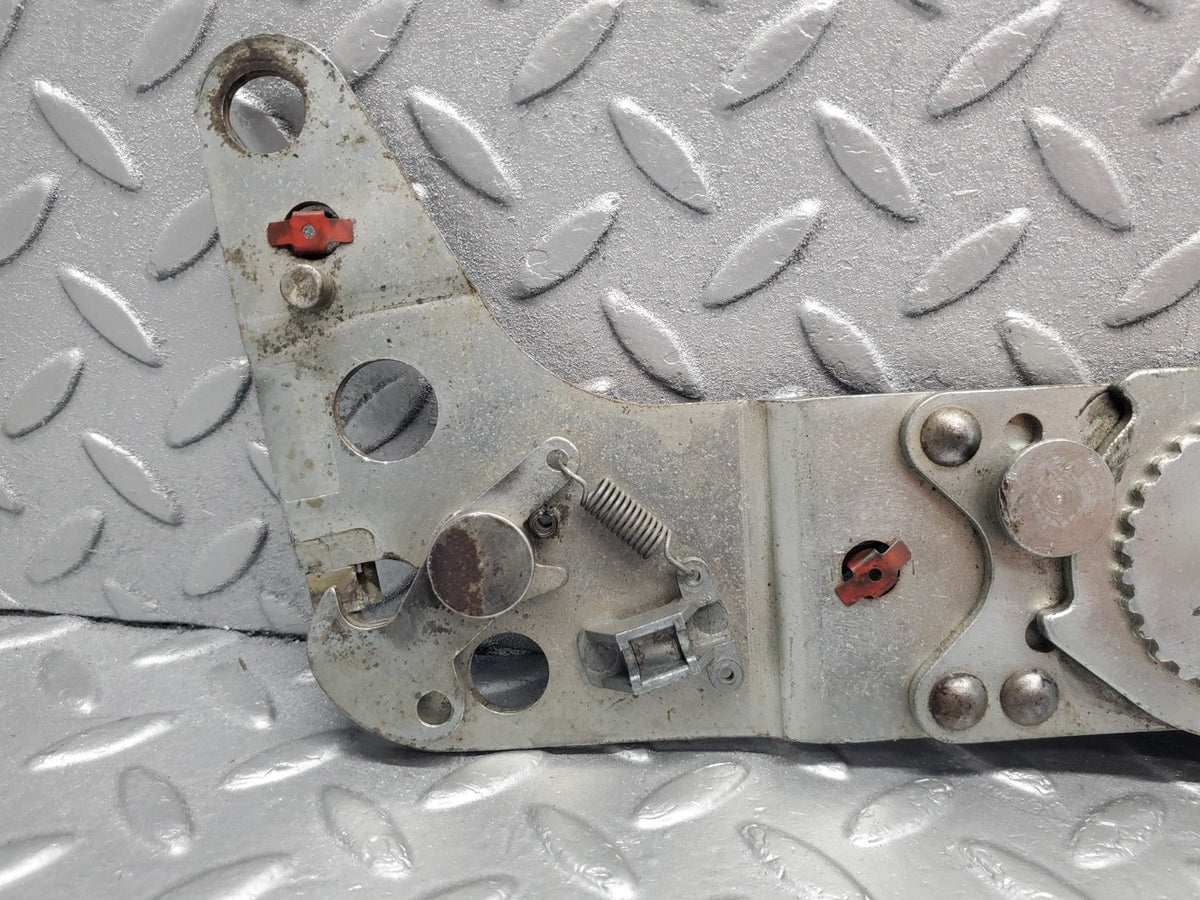 50132 Mercedes-Benz R107 SL Front Left Seat Hinge Pair A0019100885 A0019101186