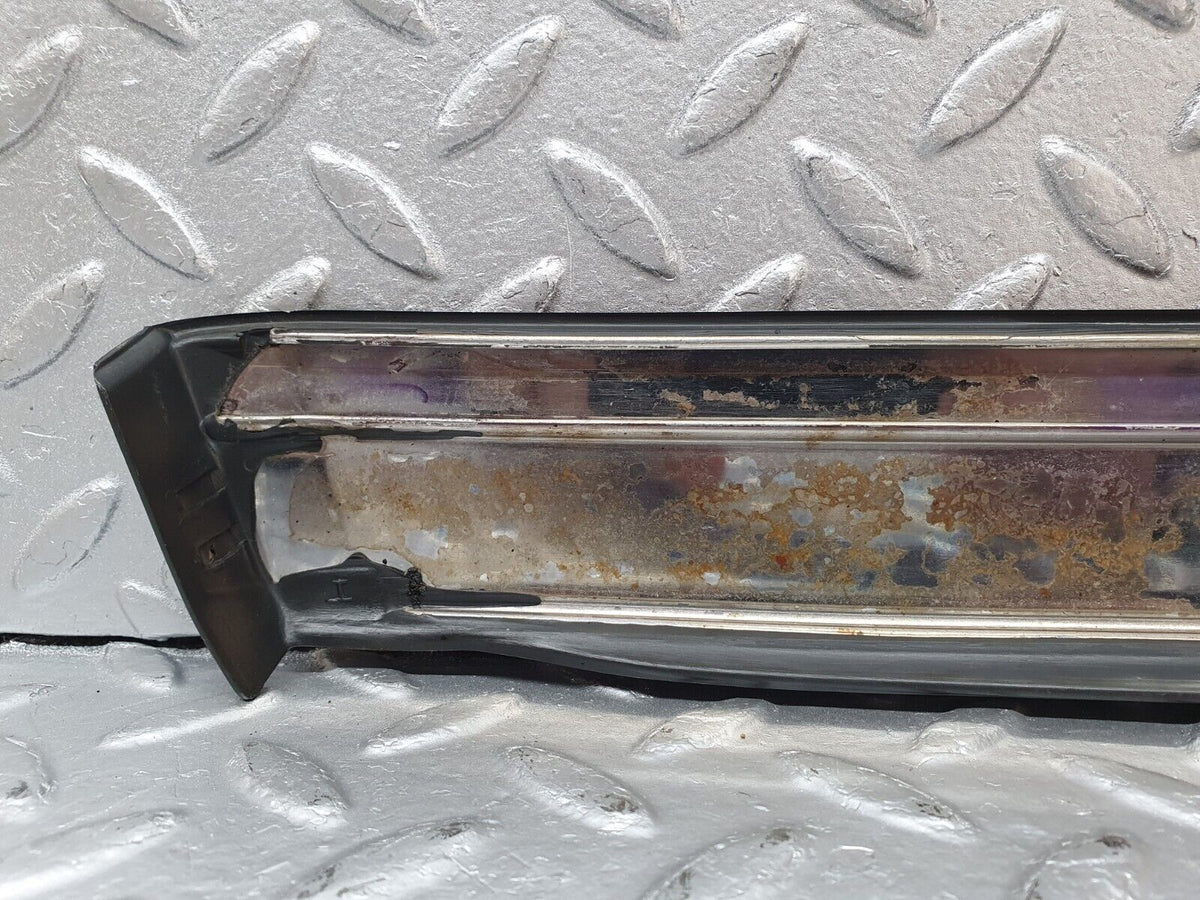 41423 Mercedes-Benz W124 200E Front Right Fender Wing Lower Moulding Trim