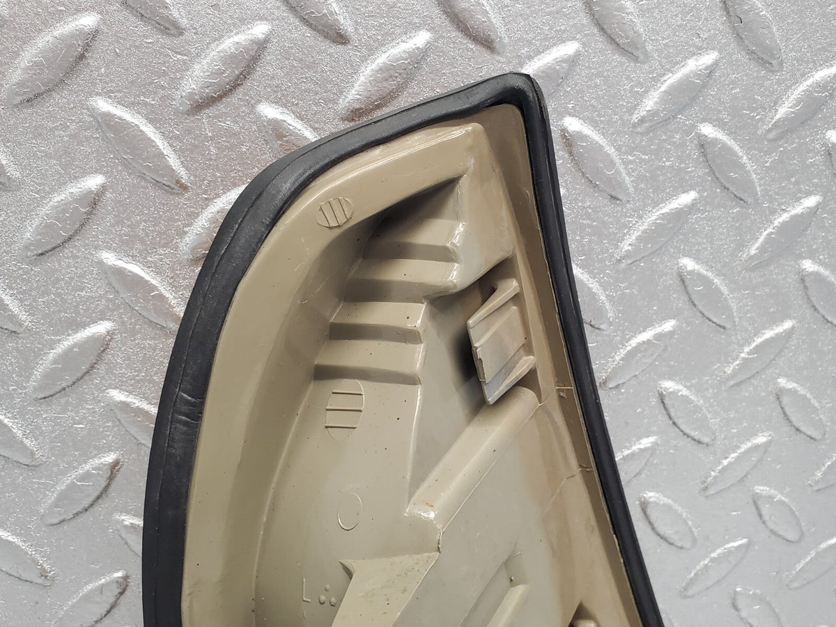 48680 Mercedes-Benz W123 Front Left Indicator Light Hella