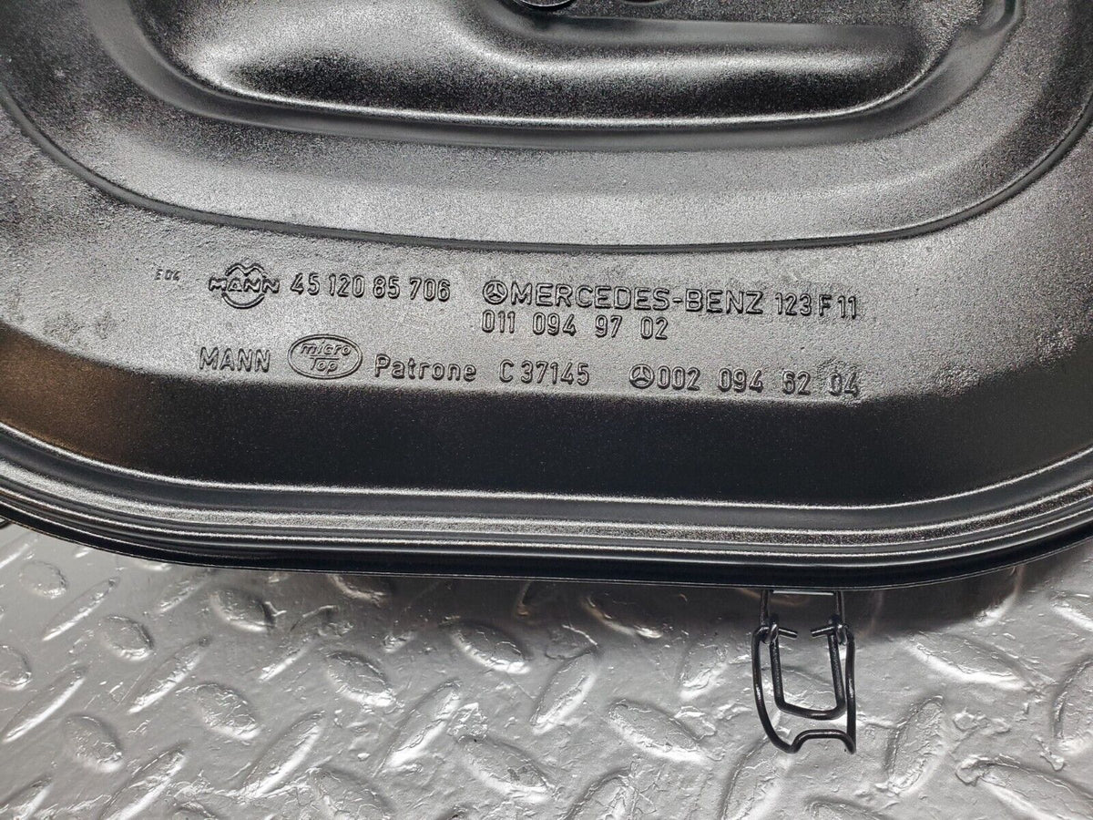 44470 Mercedes-Benz W123 280E Air Filter Box Housing A0110949702