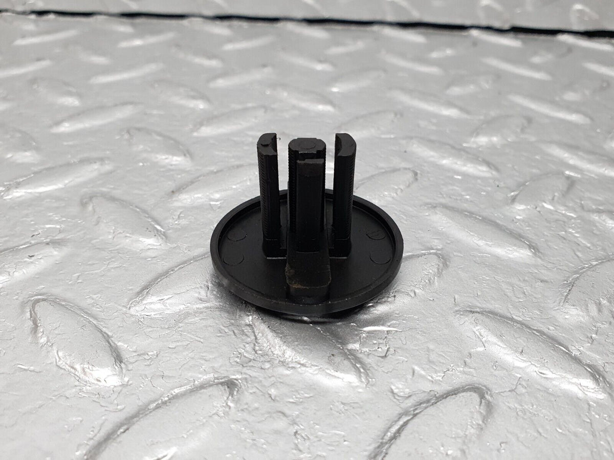 41689 Mercedes-Benz W124 200E Radiator Fan Shroud Holder