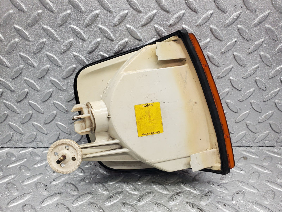 51232 Mercedes-Benz W126 Indicator Light Front Left Bosch 1305233061