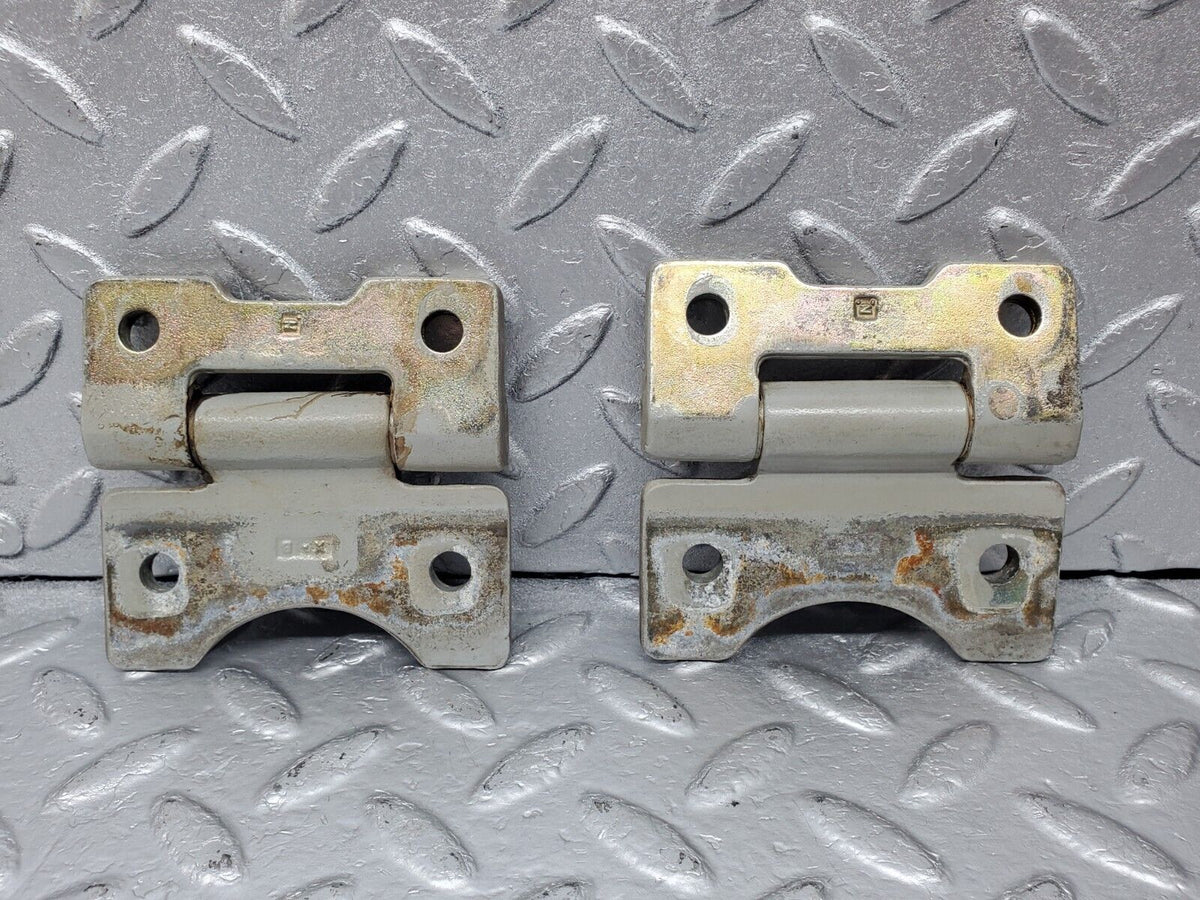 45551 Mercedes-Benz W126 420SE Door Hinge Pair Right Side A1237200037