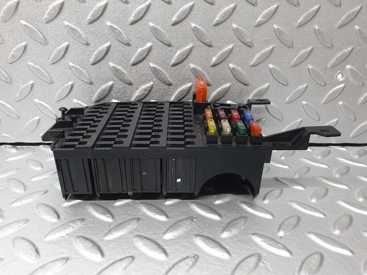 41816 Mercedes-Benz W202 C200 Fuse Box A2085450140