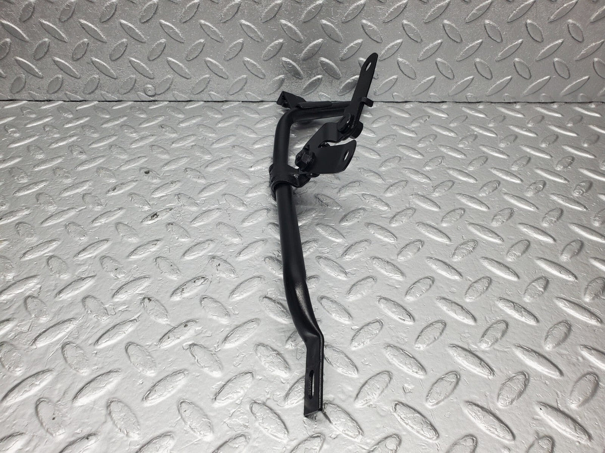 48979 Mercedes-Benz A124 320E Cabriolet Horn Bracket