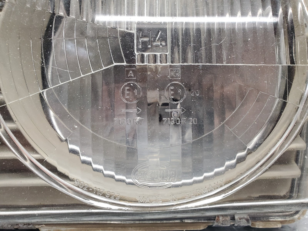 48727 Mercedes-Benz W123 Headlight Left Side Hella 117683-00 LI