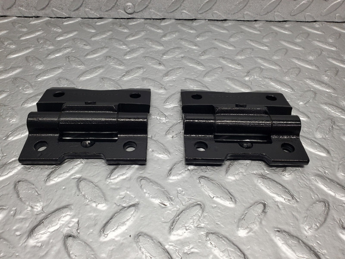 48654 Mercedes-Benz W123 Door Hinge Pair Right Side A1237200037