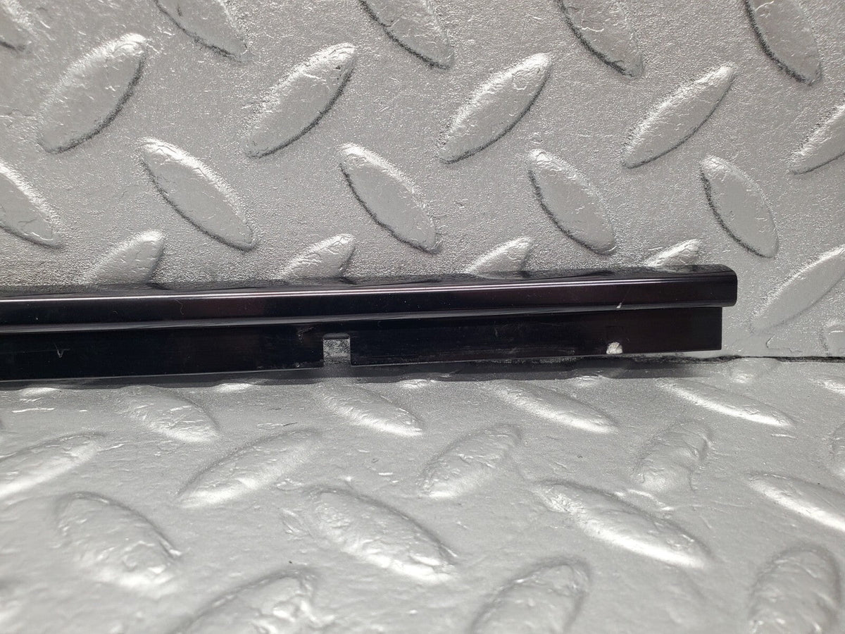 49068 Mercedes-Benz A124 320E Cabriolet Rear Left Card Panel Rail