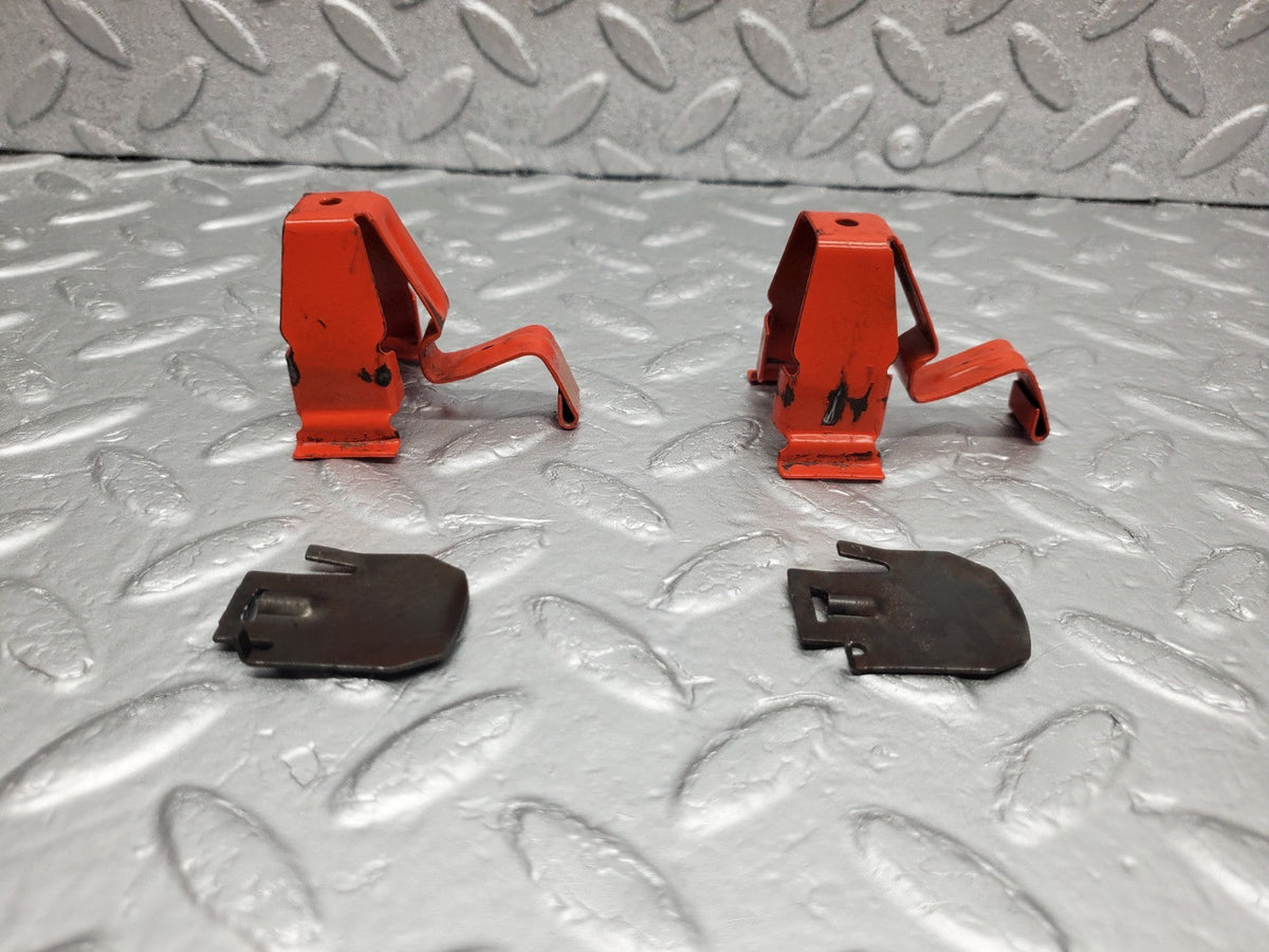49251 Mercedes-Benz A124 320E Cabriolet Rear Seat Holder 2x