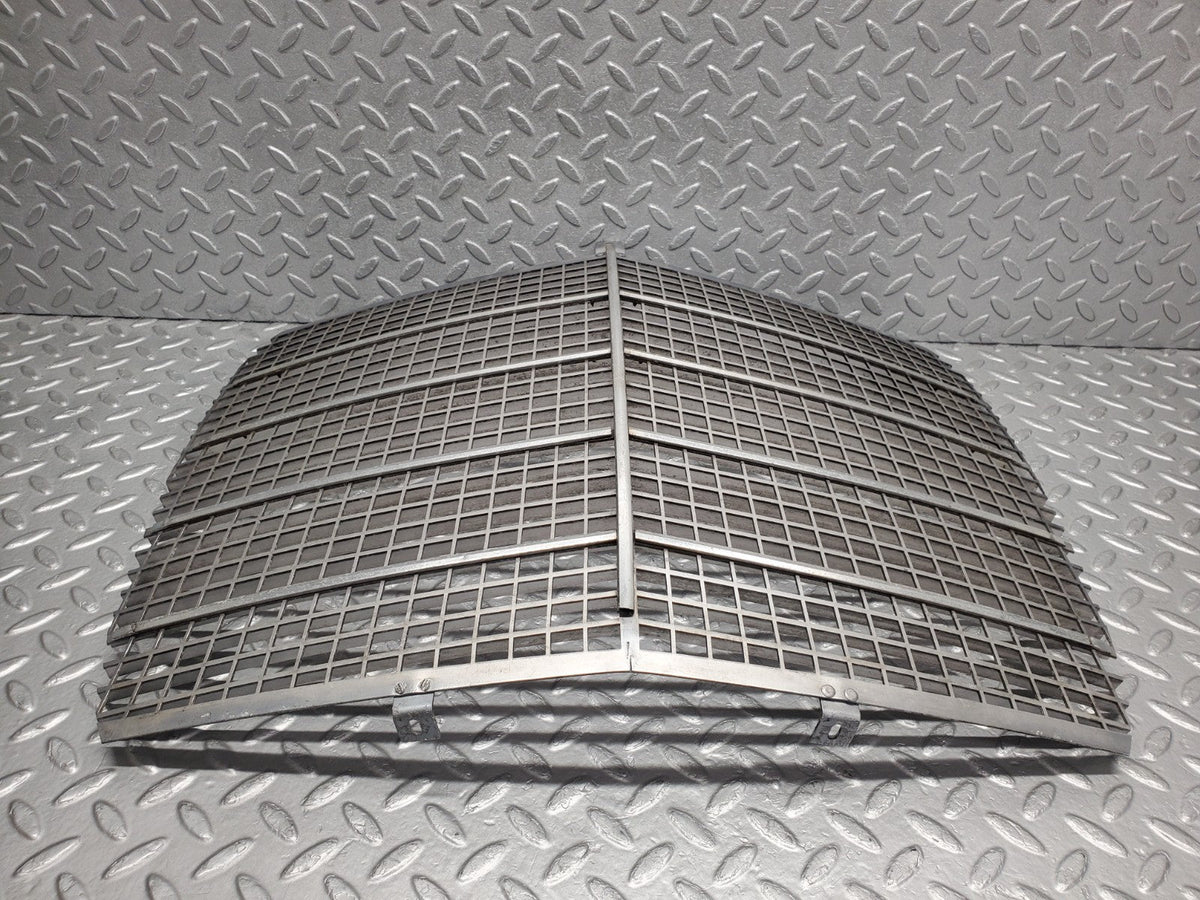 50855 Mercedes-Benz W108 280SE 3.5 Bonnet Grill