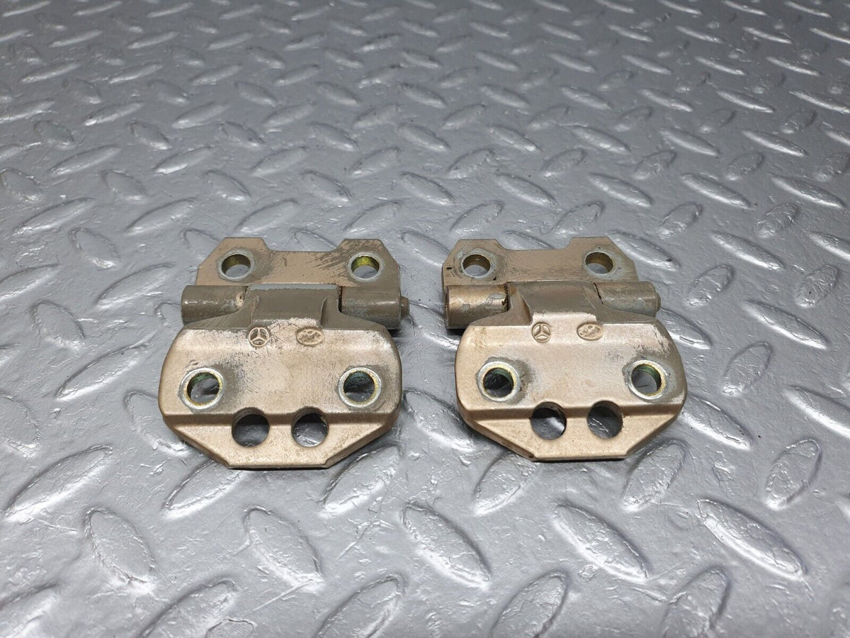 41530 Mercedes-Benz W124 200E Door Hinge Right Side