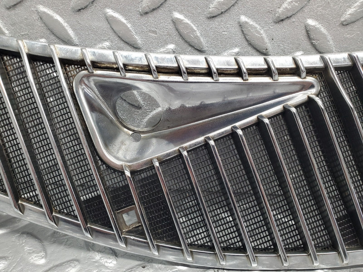 48707 Mercedes-Benz W123 Air Intake Grill Right Side