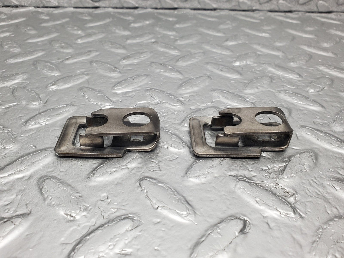 51087 Mercedes-Benz W124 260E Fuel Injector Holder 2x