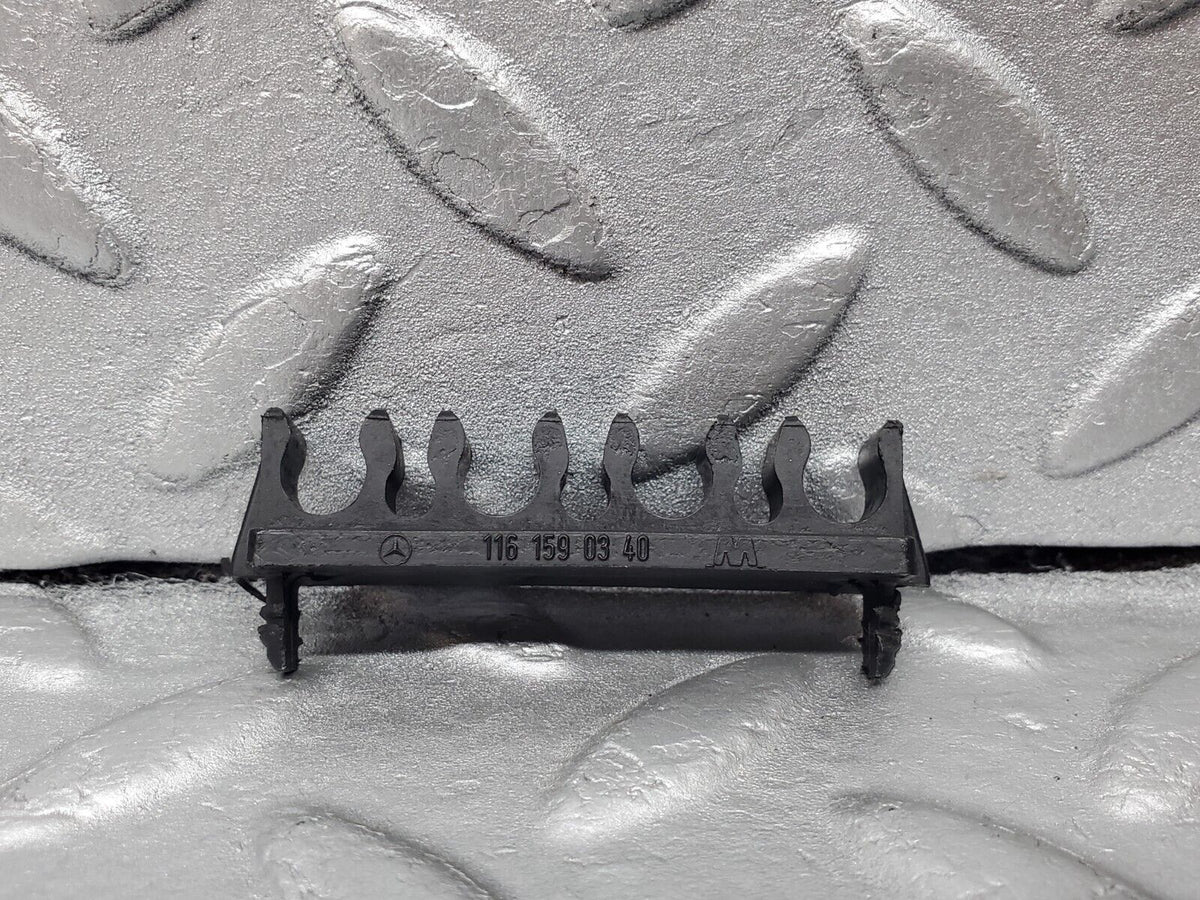 45884 Mercedes-Benz W126 420SE Ignition Lead Holder Bracket A1161590340