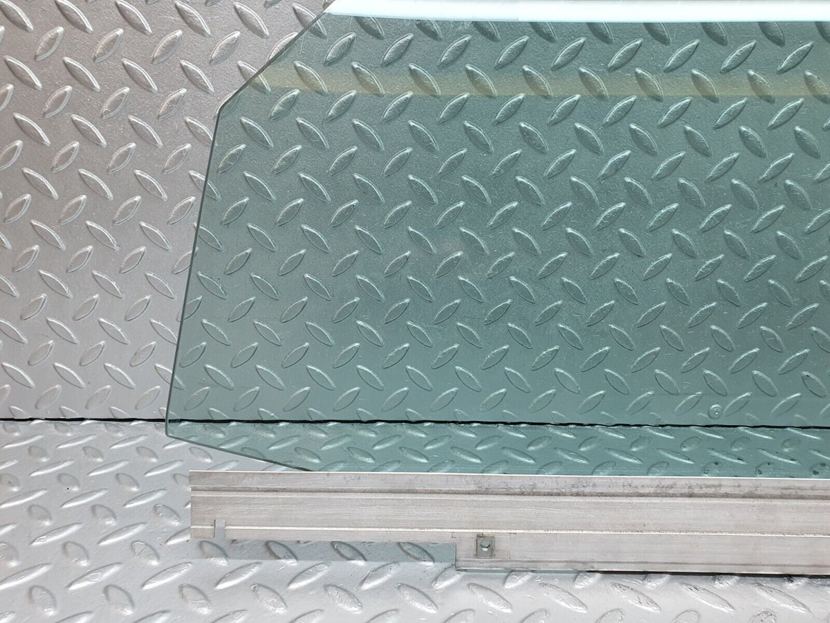 41131 Mercedes-Benz W126 300SE Front Right Door Window Glass