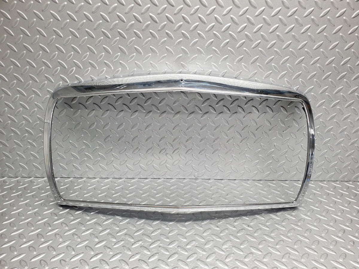 48694 Mercedes-Benz W123 Bonnet Grill Frame Chrome