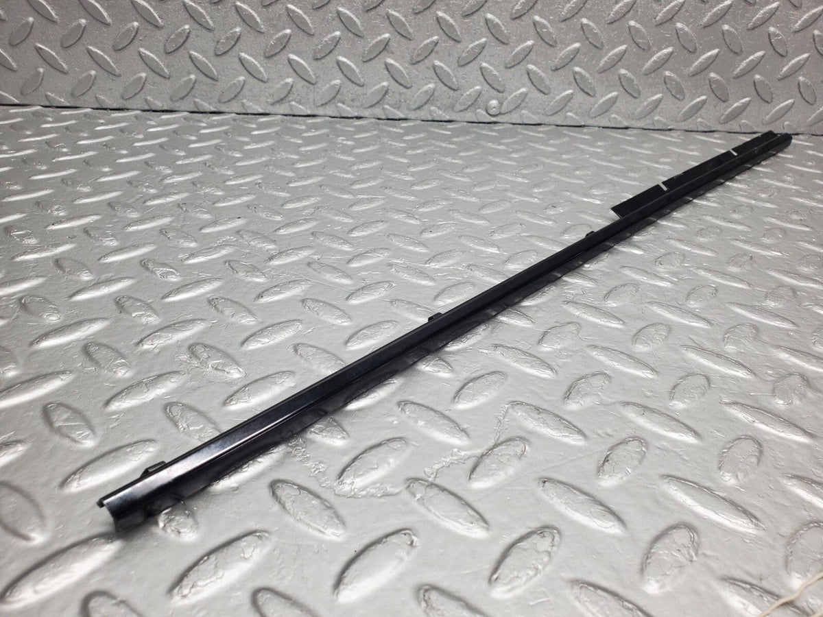 49069 Mercedes-Benz A124 320E Cabriolet Rear Right Card Panel Rail
