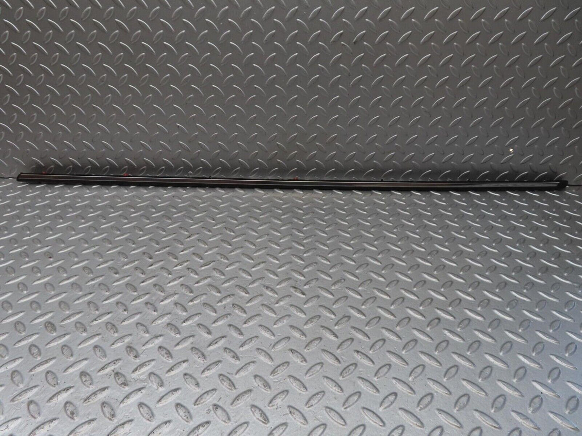 13443 Mercedes-Benz W123 200 Front Right Fender Wing Centre Moulding Trim
