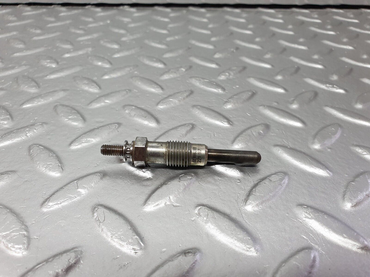 40849 Mercedes-Benz W123 300D Glow Plug Beru 0100221107