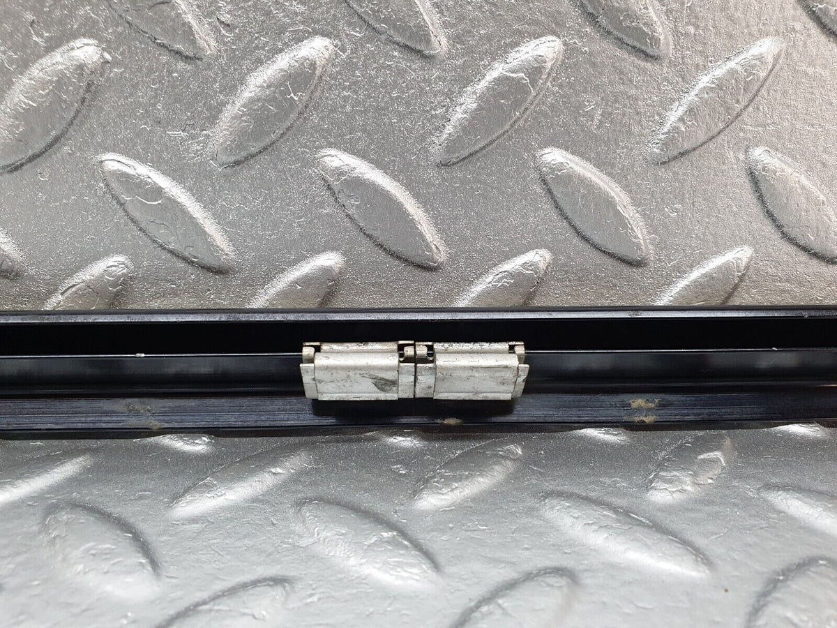 42105 Mercedes-Benz W202 C200 Front Right Door Moulding Trim