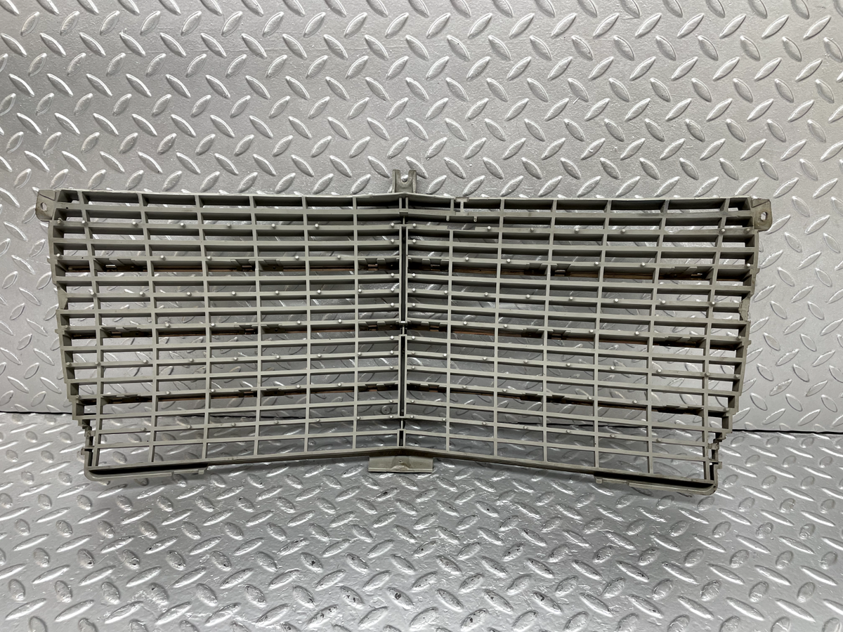 44249 Mercedes-Benz W123 280E Bonnet Grill A1238880923