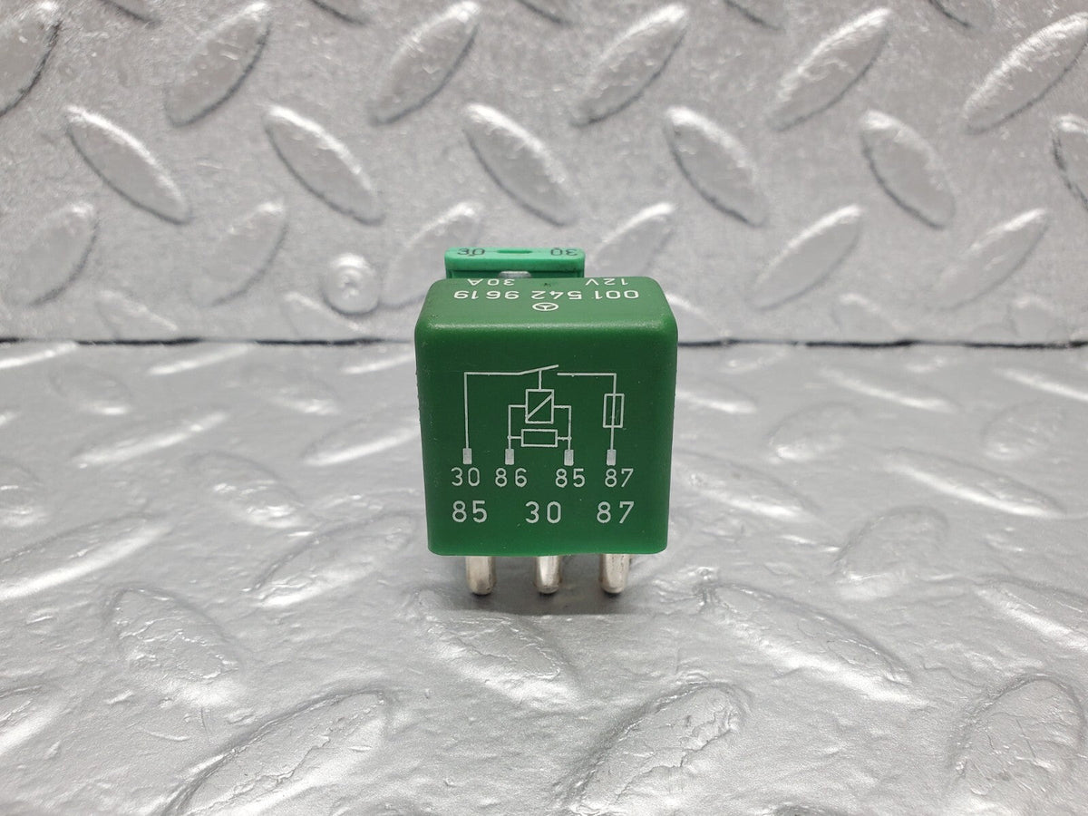 49013 Mercedes-Benz A124 320E Cabriolet Overload Relay A0015429619
